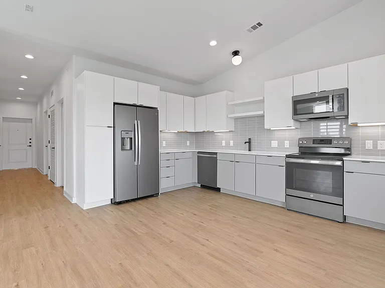 100 W Mockingbird Ln — Photo 13