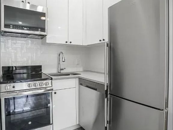 3rd image of 157 W 72nd St APT 3F