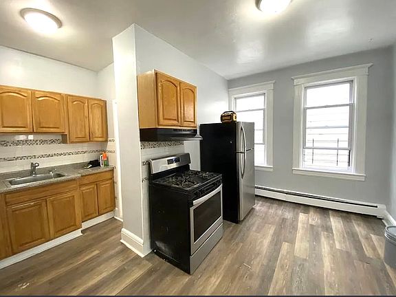 2nd image of 126 W 19th St