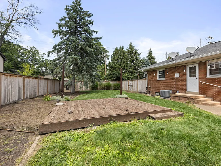 1629 Arlington Ave — Photo 42