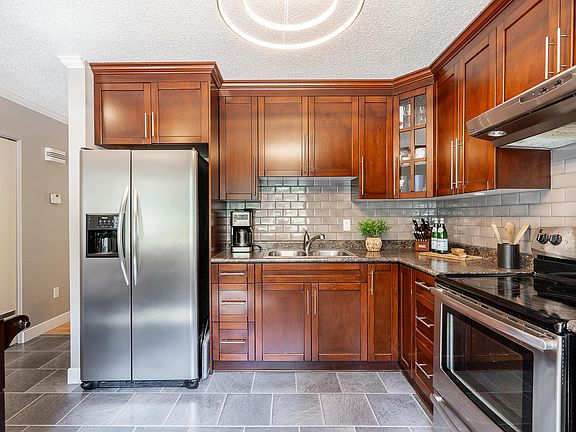 4th image of 241B Evergreen Dr