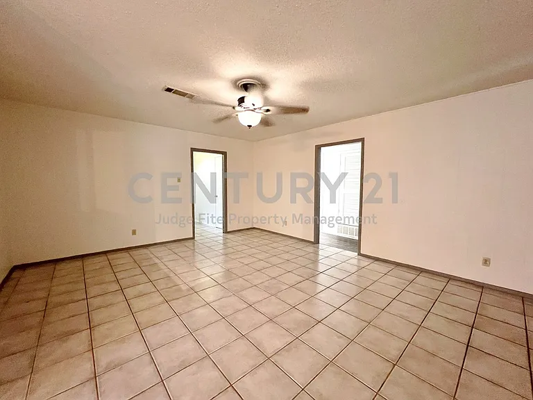 1209 Irwin Dr — Photo 3