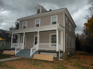 16 Crossmon St, Alexandria Bay, NY 13607