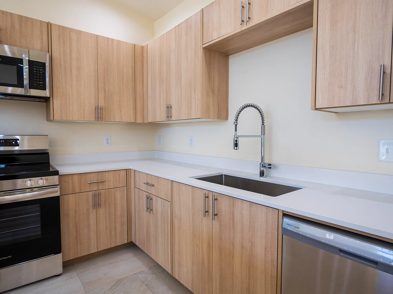 3 bed, 1429 sqft, $1,875 — Photo 2