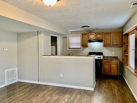 4th image of 301 W South St #1