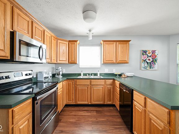 3rd image of 10741 Bunker Hill Dr
