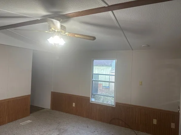 43 W Lewis St APT 8, Divernon, IL 62530