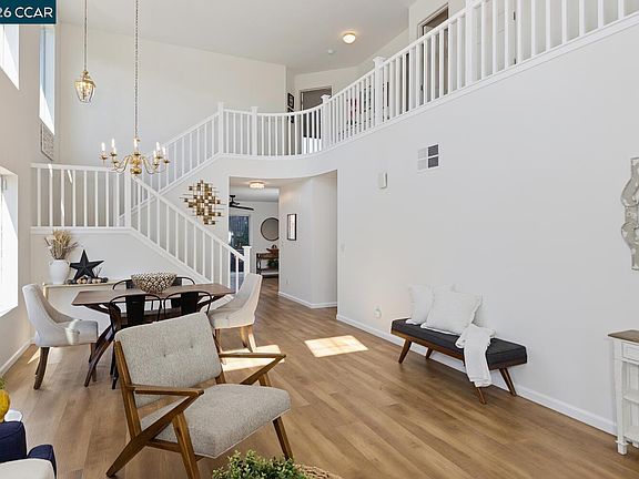 2nd image of 592 Ross Cir