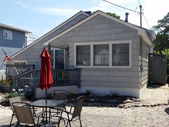 2nd image of 9 Cedarcrest Dr