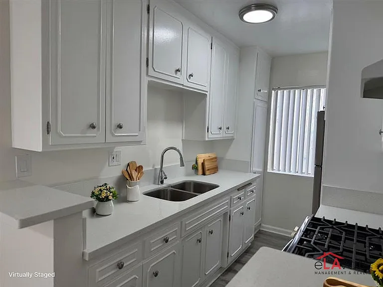 10520 Balboa Blvd — Photo 12