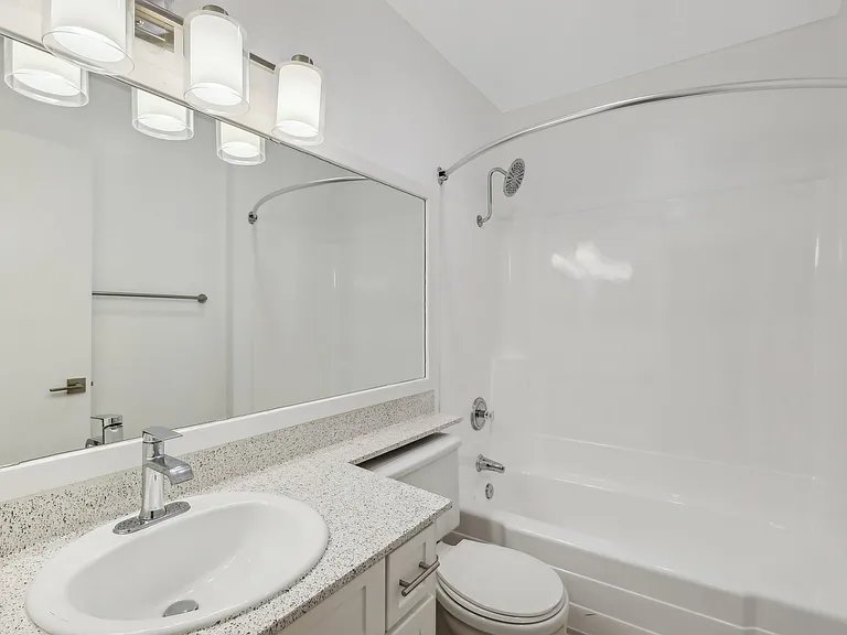 Valle at 9209 Kenwood — Photo 12