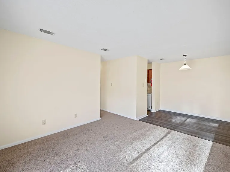 Country Creek Apartments — Photo 39