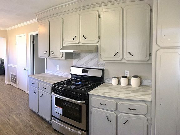 2nd image of 212 Meadow Ln