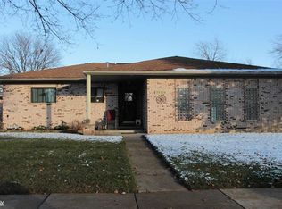 39536 Pinebrook Dr, Sterling Heights, MI 48310