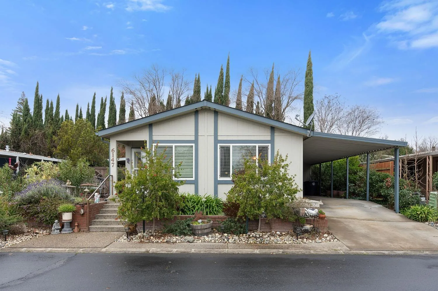 6147 Blucher Ln photo 1