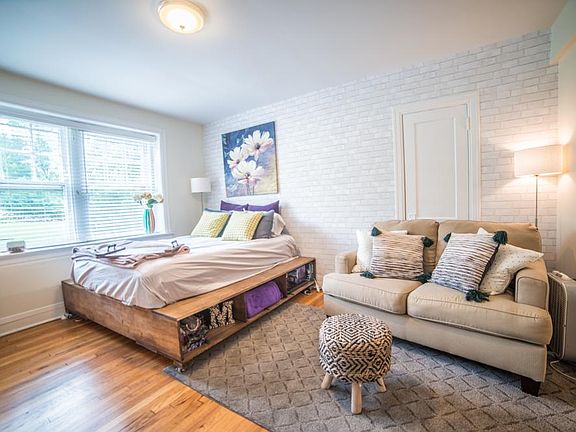 2nd image of 4201 Locust St #307