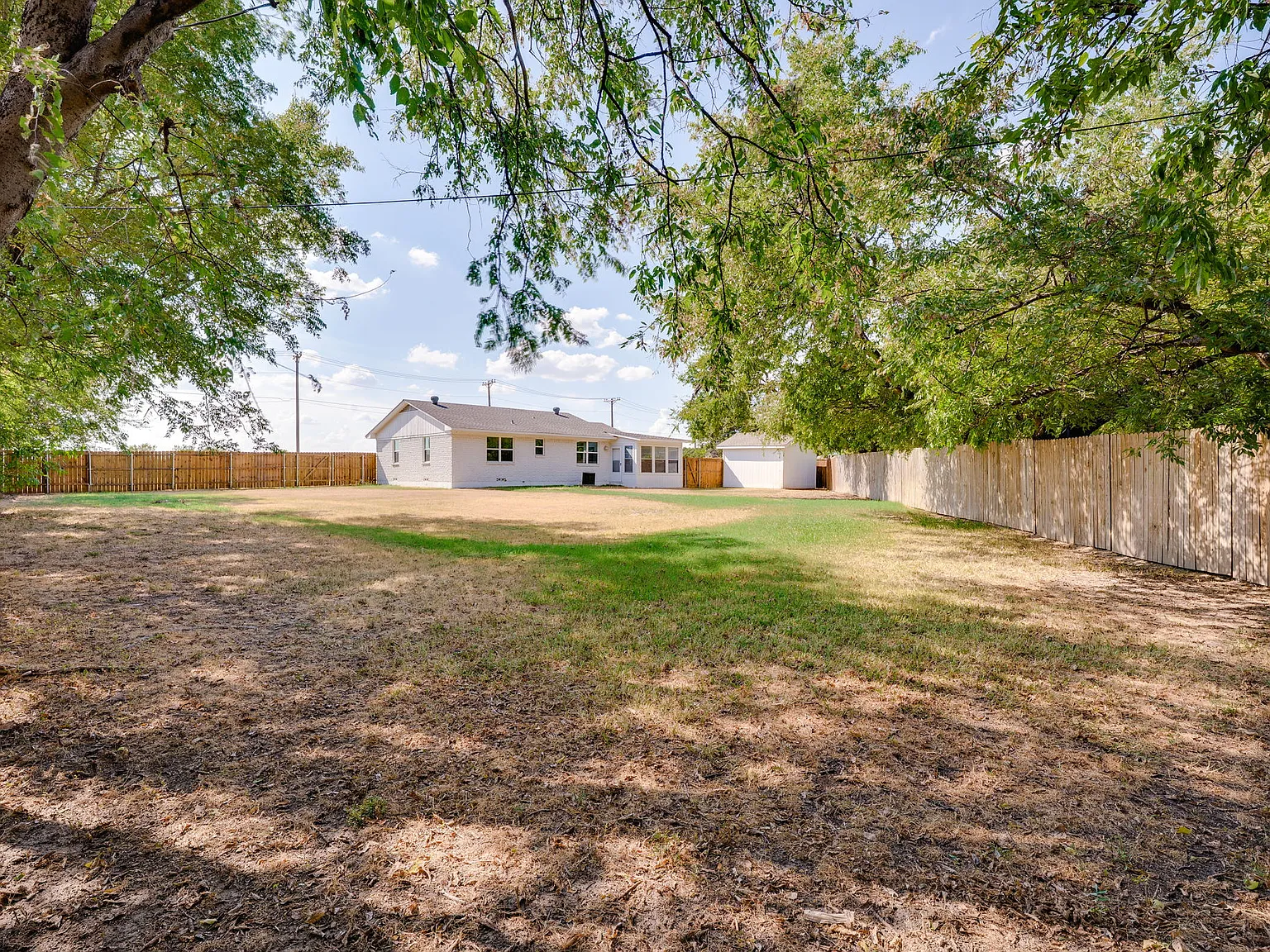 3 bed, 1096 sqft, $1,900 — Photo 4