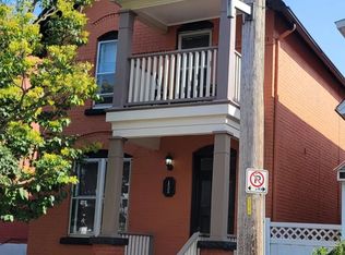 158 Saint Andrew St #1, Ottawa, ON K1N 5G4