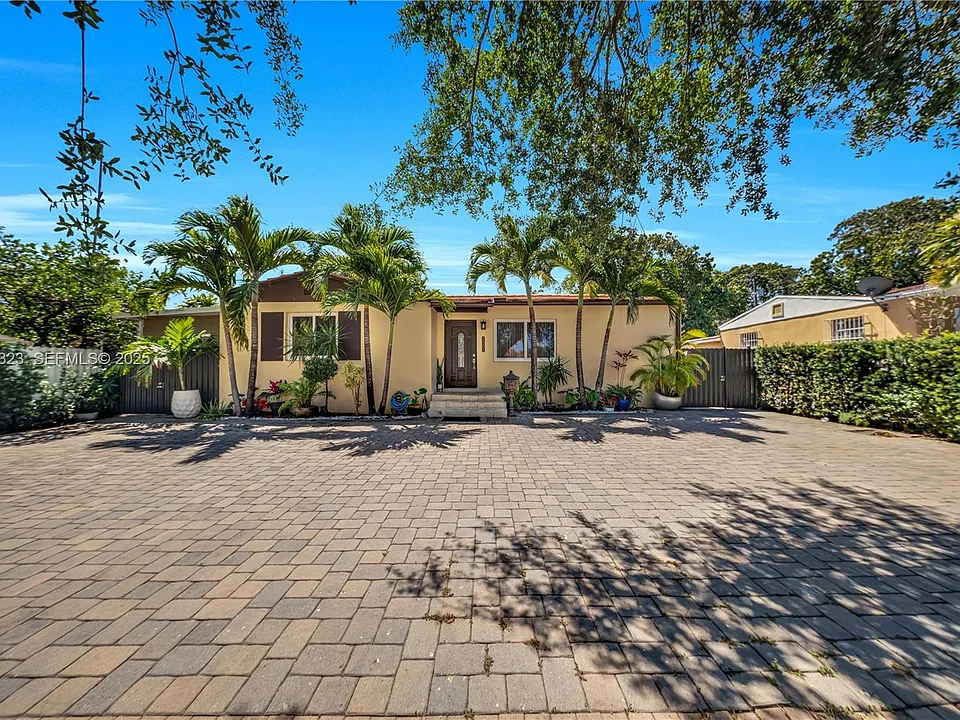 4025 NW 4th Ter