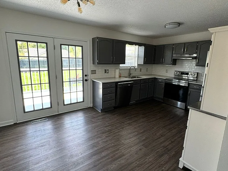 105 Boardwalk — Photo 33