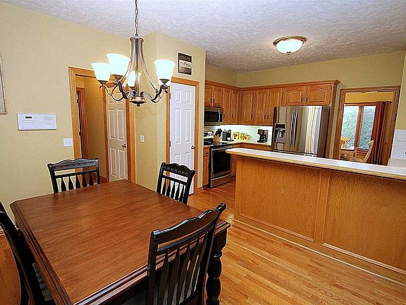 3rd image of 15720 Grant Cir