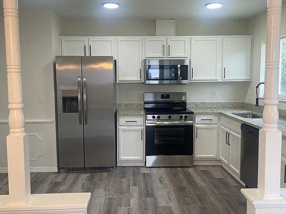 2nd image of 2020 SE Hideaway Circle