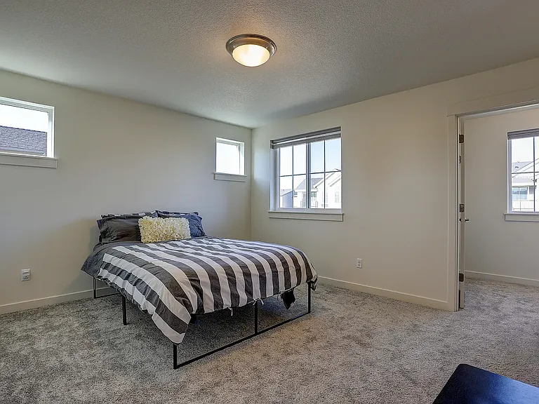 2582 NE Purcell Blvd — Photo 7