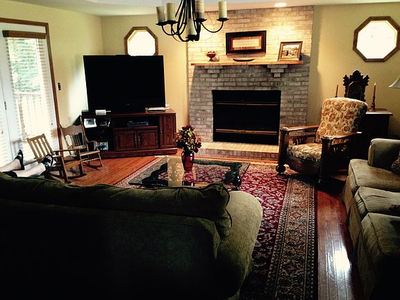 2nd image of 806 Tanglewood Dr