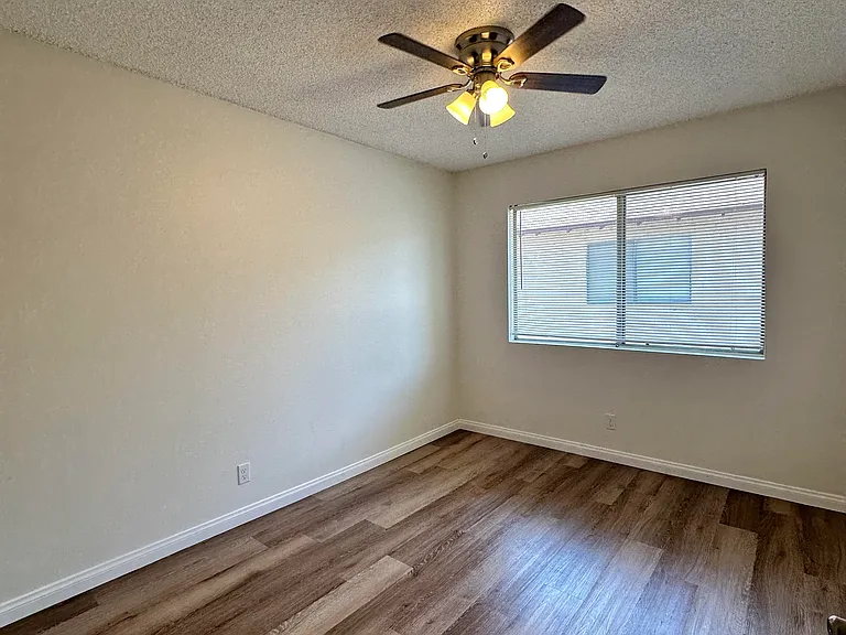 1123 W Sierra Madre Ave #4 — Photo 14
