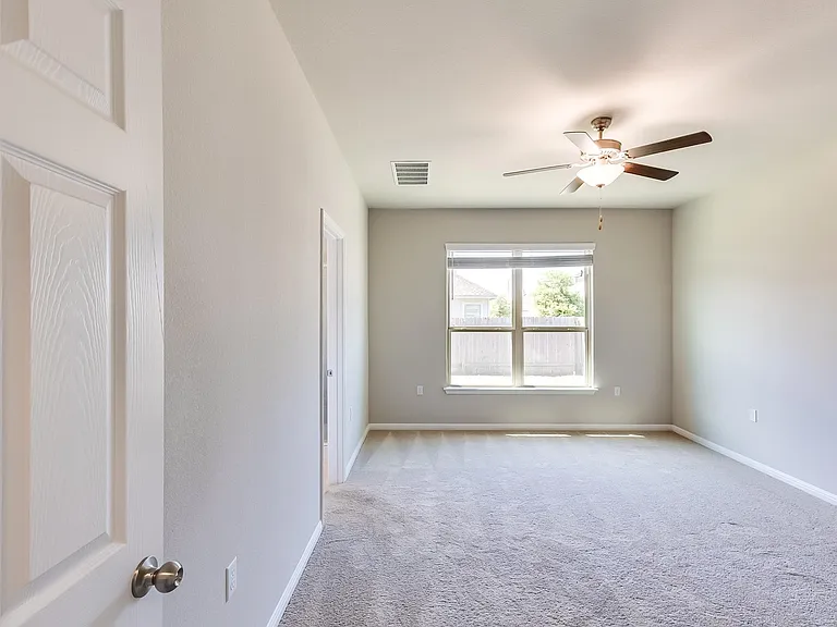 821 Falkland Trce — Photo 16