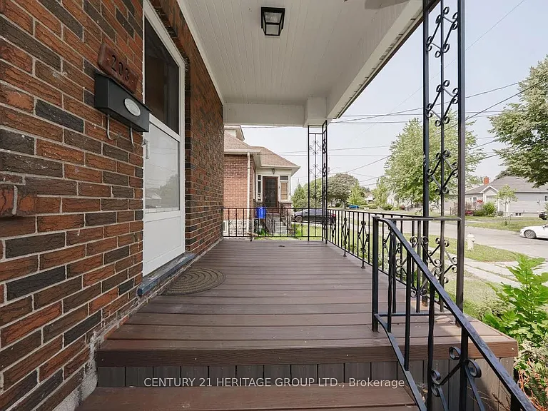 203 Hibbert Ave — Photo 2
