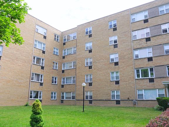 2nd image of 6161 N Hoyne Ave APT 501