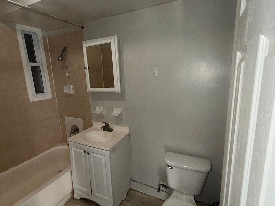 2nd image of 400-401 Stuyvesant Ave #23