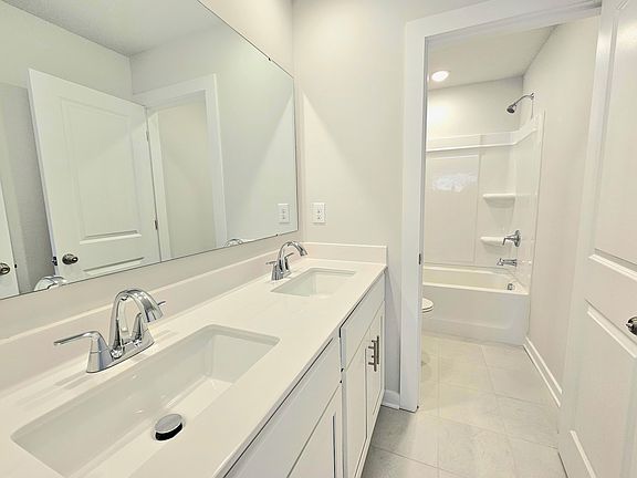 5th image of 9957 Manor Vista Trl