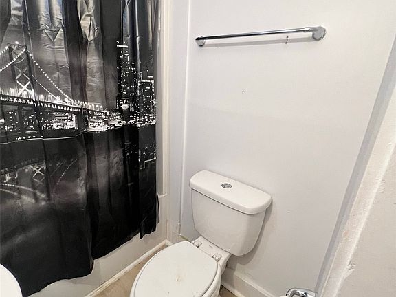 4th image of 805 Tacoma St
