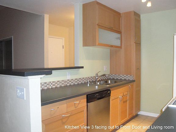 4th image of 2570 Knightsbridge Ln