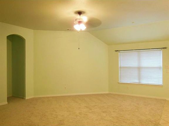 4th image of 1116 Caroline Dr