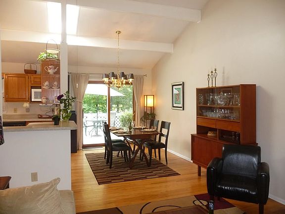 4th image of 55 Walnut Dr