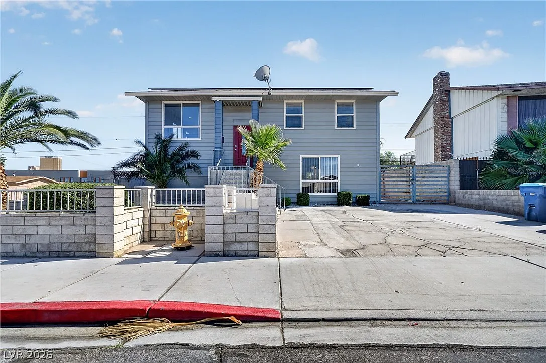 4 bed, 2.5 bath, 2128 sqft, $2,900 — Photo 1