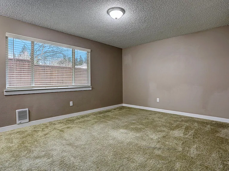 Sunset East Apartments — Photo 30