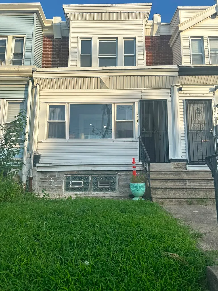 3 bed, $1,600 — Photo 1