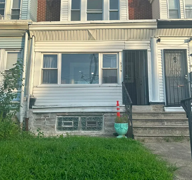5319 Charles St