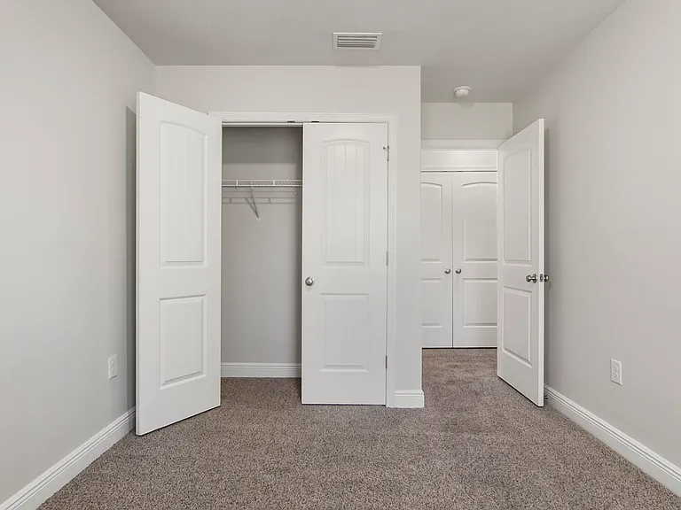 1881 Pointe Dr — Photo 25