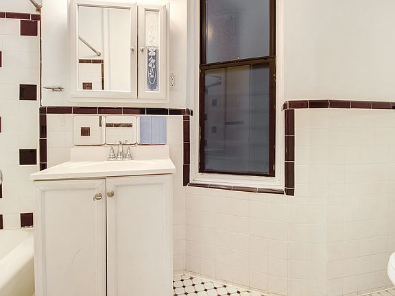 5th image of 203 W 103rd St APT 6C