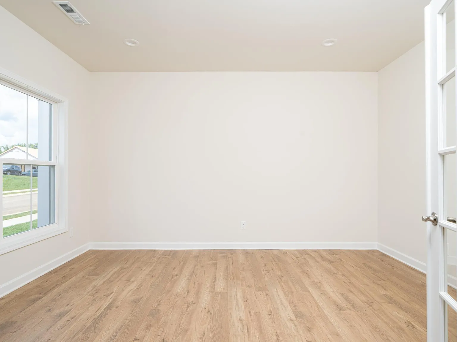 4 bed, 3.5 bath, 2070 sqft, $2,400 — Photo 4
