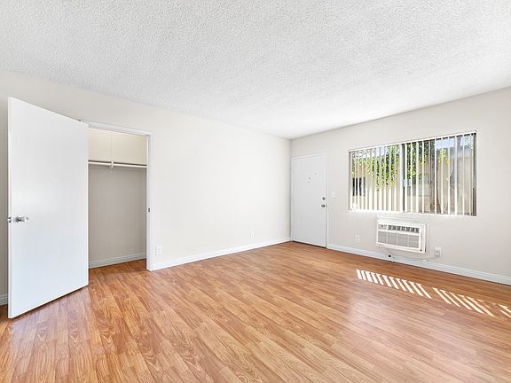 4th image of 12125 Weddington St APT 14