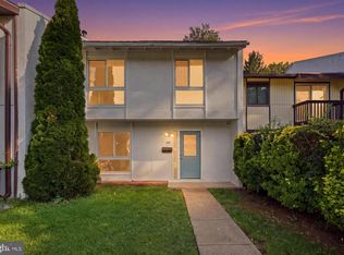 123 Woodgate Ct, Sterling, VA 20164