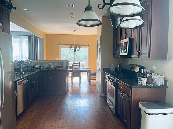 5th image of 1419 Yellowstone Dr