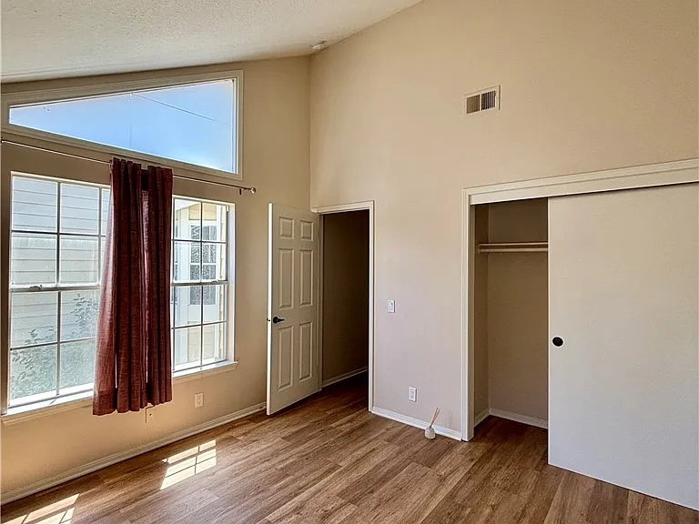 451 Medford Ct #102 — Photo 37