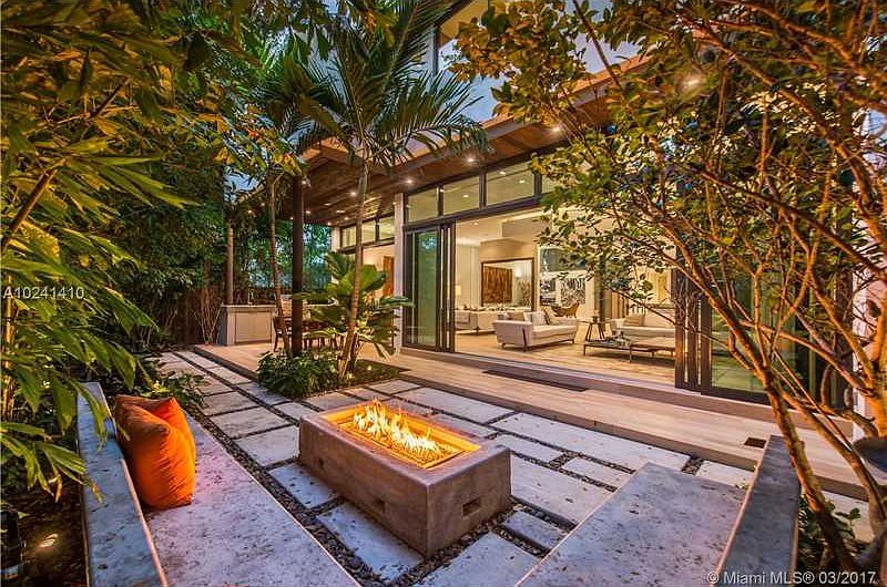The Zen Treehouse, A One-Of-A-Kind Tropical Modern Masterpiece